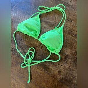 No Boundaries Neon Green Size Medium Bikini Top